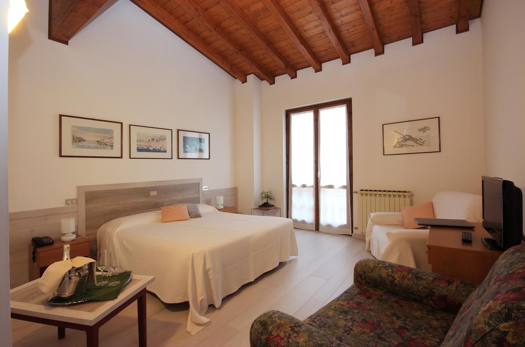 Hotel Colomber Gardone Riviera Exterior foto