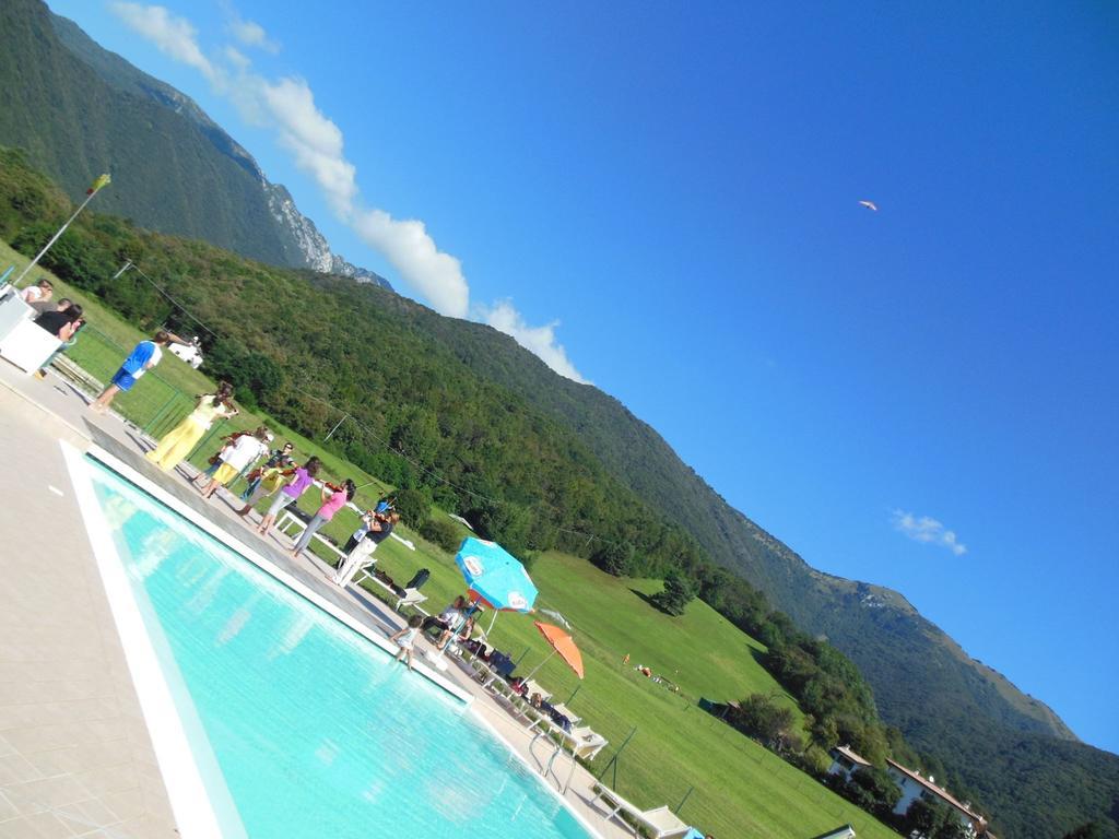 Hotel Colomber Gardone Riviera Exterior foto